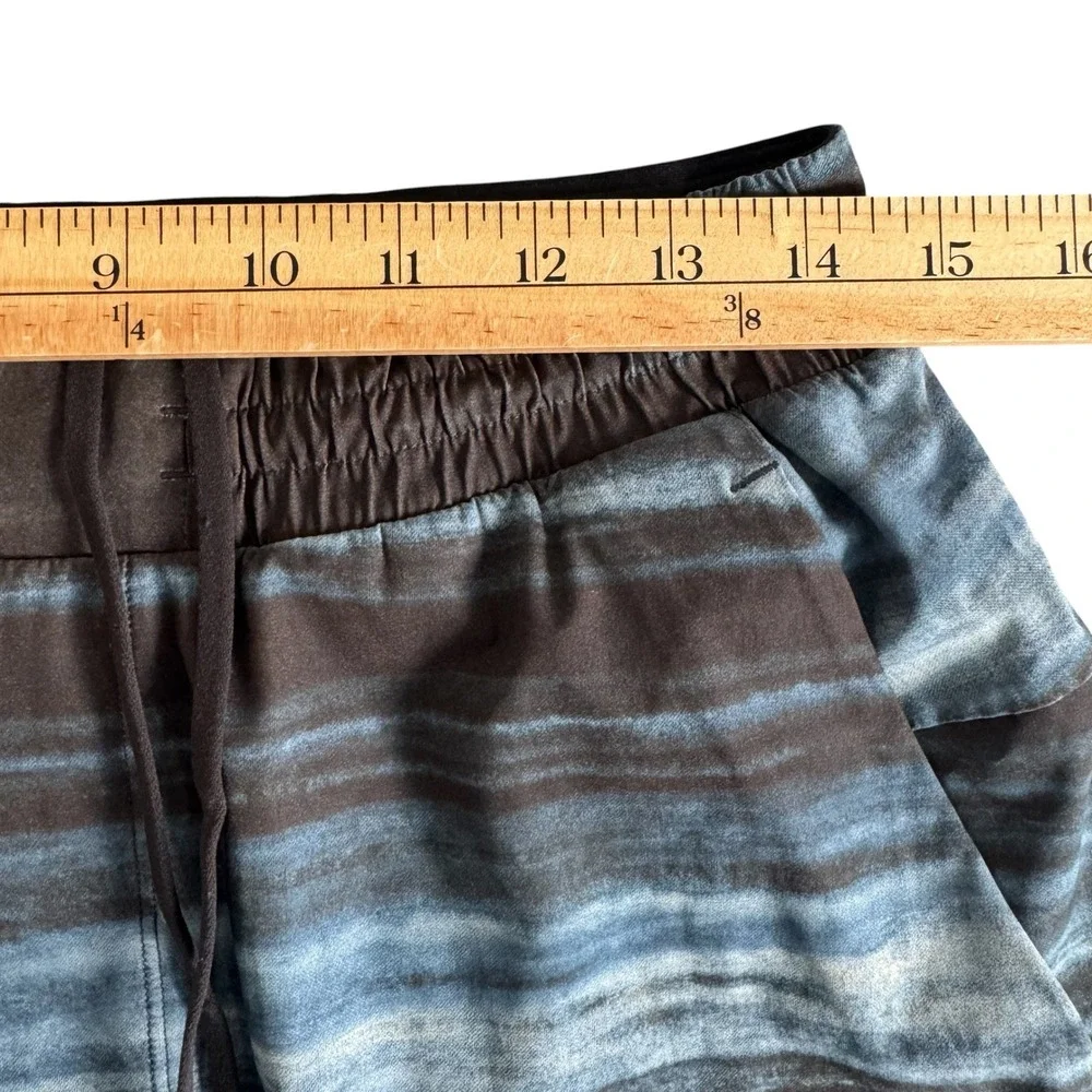 Lululemon Medium 7in Blue Black Lined Men's Athletic Shorts LM7AASSC50218